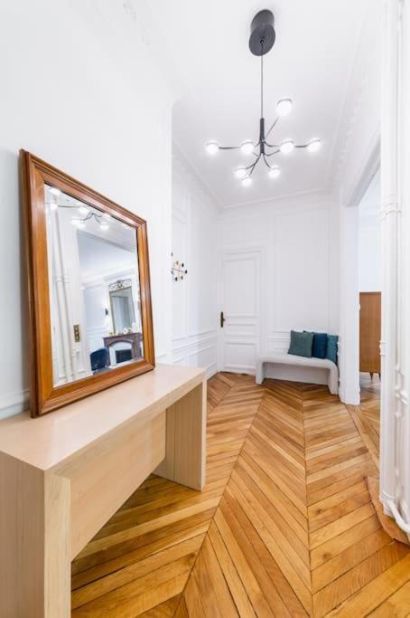 Haussmannian Apartment, Near Champs-Elysees Paris Luaran gambar